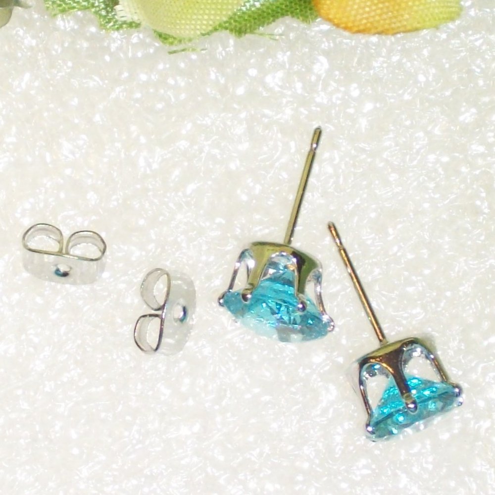 HP❄️Sky Blue CZ Stud Earrings Sterling Silver NEW - Picture 3 of 6